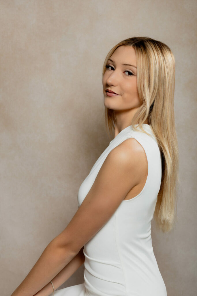 Photographe de portrait en studio à Minzier en Haute-Savoie 74 - photo de mode portrait - Photos Solo - Photo ados et enfants et jeunes Haute-Savoie - Annecy - Minzier - Genève - photos en studio à Minzier près de Frangy - Val des usses - Viry - Valleiry - Lac Léman - Thonon les bains - Evian les bains - Photographe de Haute-Savoie, Annecy Photographe de portraits en Haute-Savoie Photographe portrait Annecy Photographe professionnel près de Genève Séance portrait Haute-Savoie Photographe fine art Photos "fine art", "authentique", "émotion"