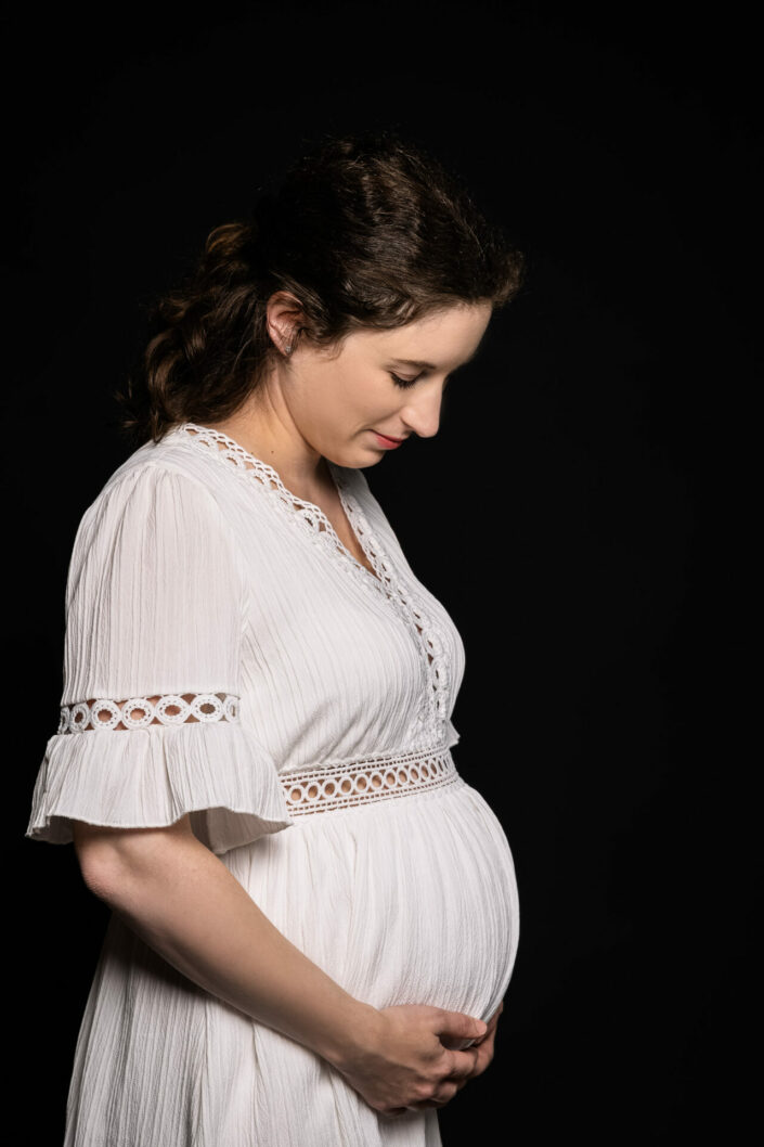 Photographe de grossesse et de naissance maternité - Haute-Savoie - Annecy - Minzier - Genève - photos en studio à Minzier près de Frangy - Val des Usses - Viry - Valleiry - Lac Léman - Thonon les bains - Evian les bains - Photographe de Haute-Savoie, Annecy Photographe maternité -