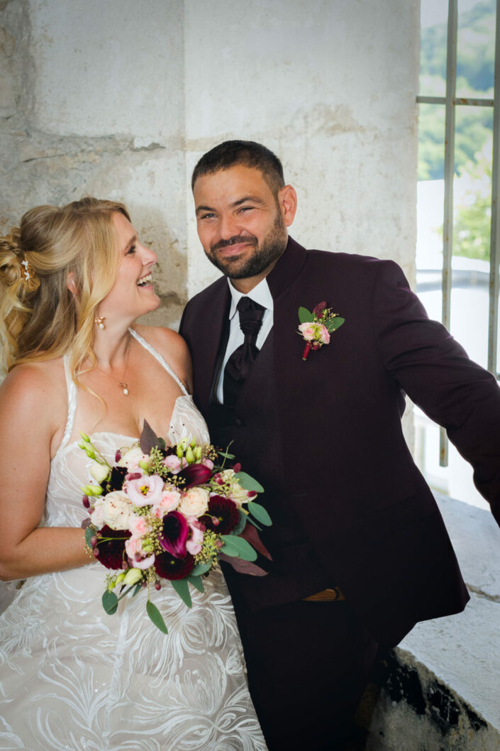 Photographe de mariage - Haute-Savoie - Annecy - Minzier - Genève - photos en extérieur Minzier - Frangy - Val des usses - Viry - Valleiry - photos de couple mariés - à Fort l'écluse