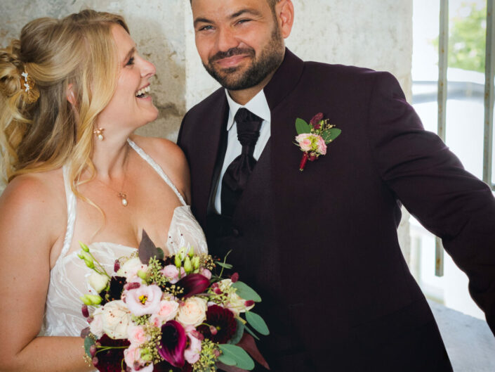 Photographe de mariage - Haute-Savoie - Annecy - Minzier - Genève - photos en extérieur Minzier - Frangy - Val des usses - Viry - Valleiry - photos de couple mariés - à Fort l'écluse