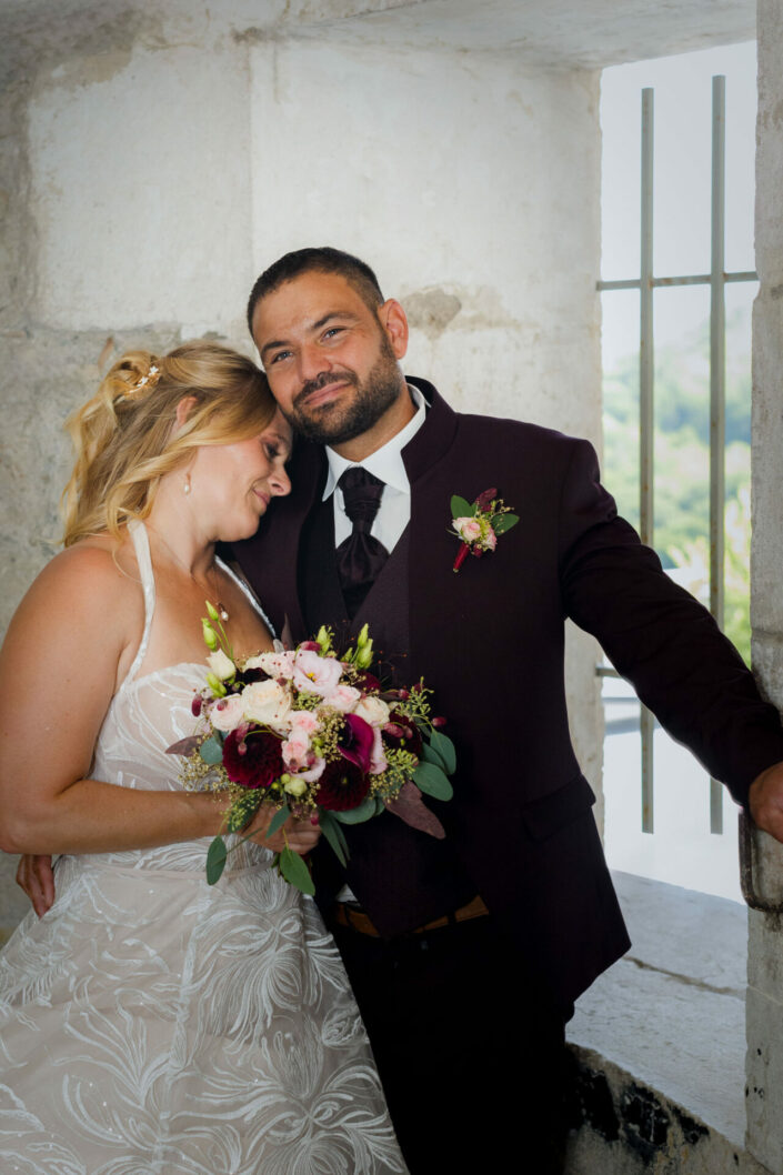 Photographe de mariage - Haute-Savoie - Annecy - Minzier - Genève - photos en extérieur Minzier - Frangy - Val des usses - Viry - Valleiry - photos de couple mariés - à Fort l'écluse