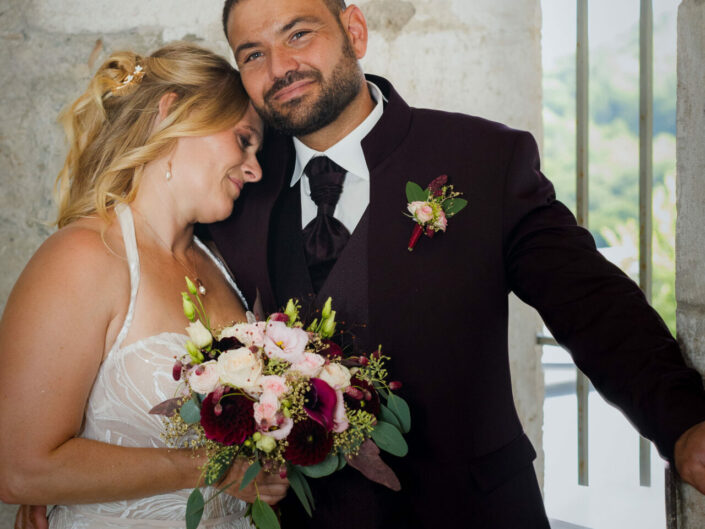 Photographe de mariage - Haute-Savoie - Annecy - Minzier - Genève - photos en extérieur Minzier - Frangy - Val des usses - Viry - Valleiry - photos de couple mariés - à Fort l'écluse