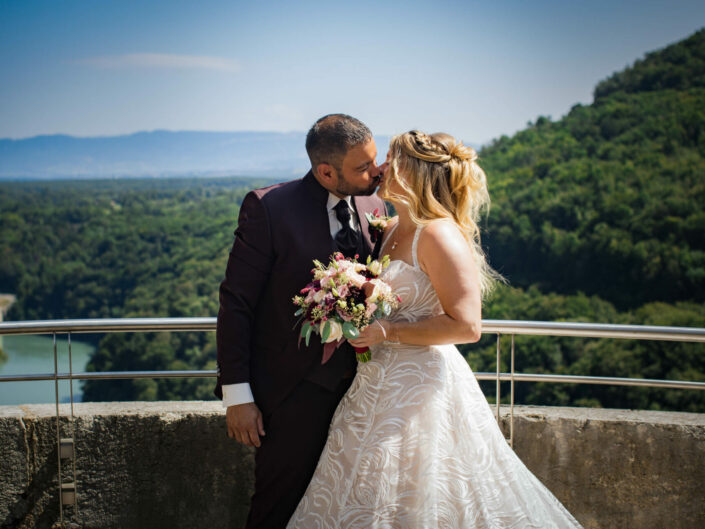 Photographe de mariage - Haute-Savoie - Annecy - Minzier - Genève - photos en extérieur Minzier - Frangy - Val des usses - Viry - Valleiry - photos de couple mariés - à Fort l'écluse