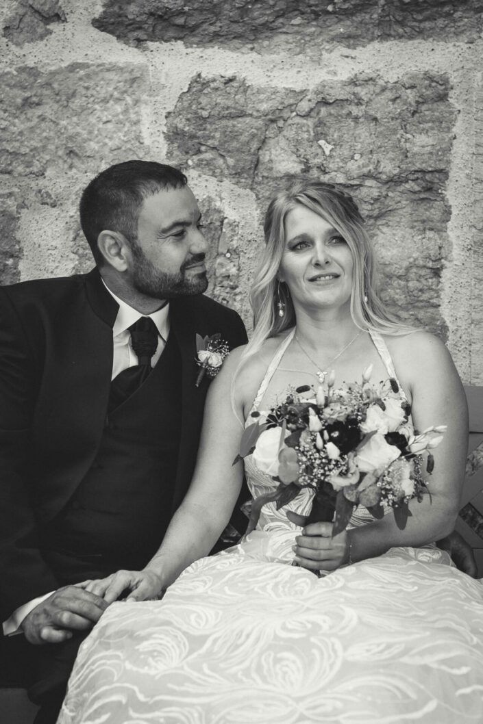 Photographe de mariage - Haute-Savoie - Annecy - Minzier - Genève - photos en extérieur Minzier - Frangy - Val des usses - Viry - Valleiry - photos de couple mariés - à Fort l'écluse