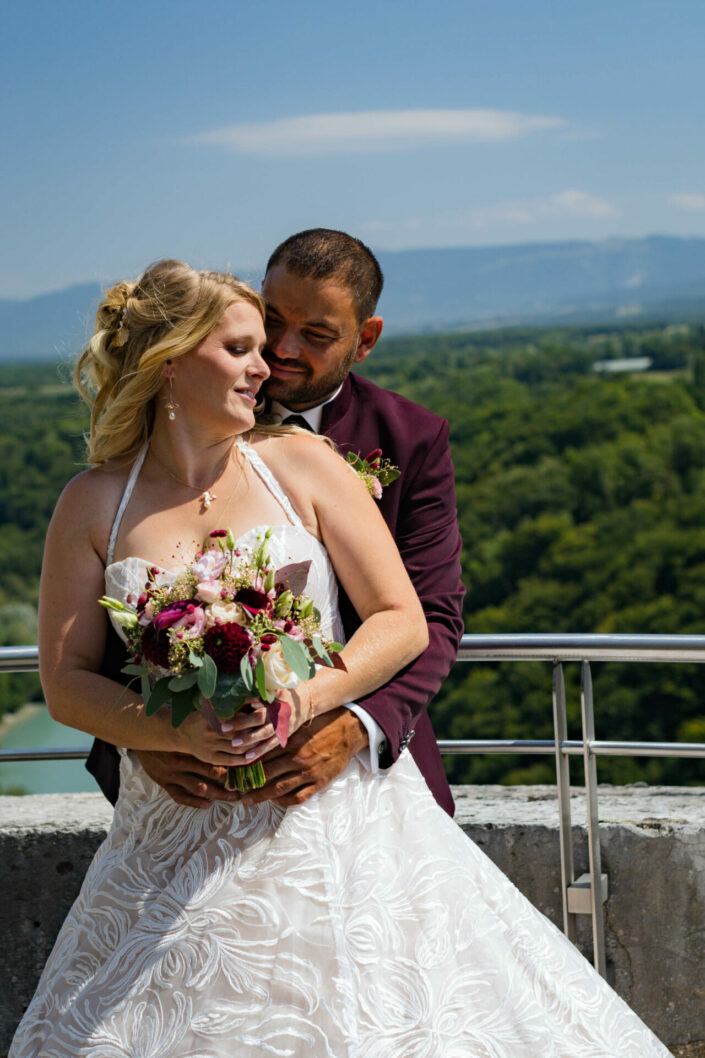 Photographe de mariage - Haute-Savoie - Annecy - Minzier - Genève - photos en extérieur Minzier - Frangy - Val des usses - Viry - Valleiry - photos de couple mariés - à Fort l'écluse