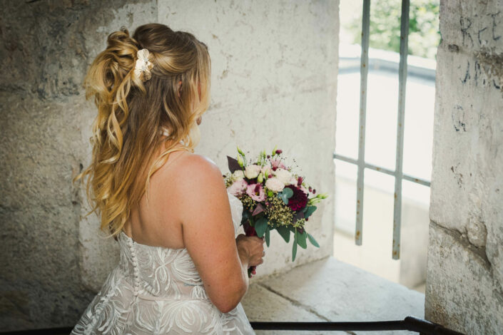 Photographe de mariage - Haute-Savoie - Annecy - Minzier - Genève - photos en extérieur Minzier - Frangy - Val des usses - Viry - Valleiry - photos de couple mariés - à Fort l'écluse