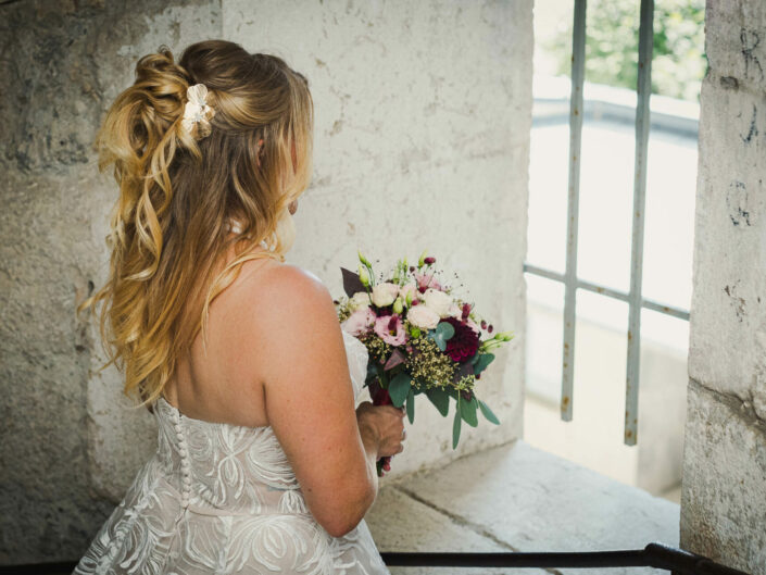 Photographe de mariage - Haute-Savoie - Annecy - Minzier - Genève - photos en extérieur Minzier - Frangy - Val des usses - Viry - Valleiry - photos de couple mariés - à Fort l'écluse