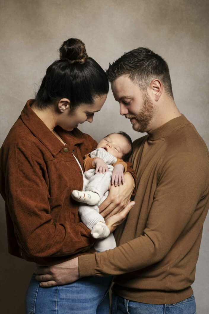 Photographe maternité naissance et allaitement bébé - Haute-Savoie - Annecy - Minzier - Genève - photos en studio à Minzier près de Frangy - Val des usses - Viry - Valleiry - Lac Léman - Thonon les bains - Evian les bains - Photographe de Haute-Savoie, Annecy