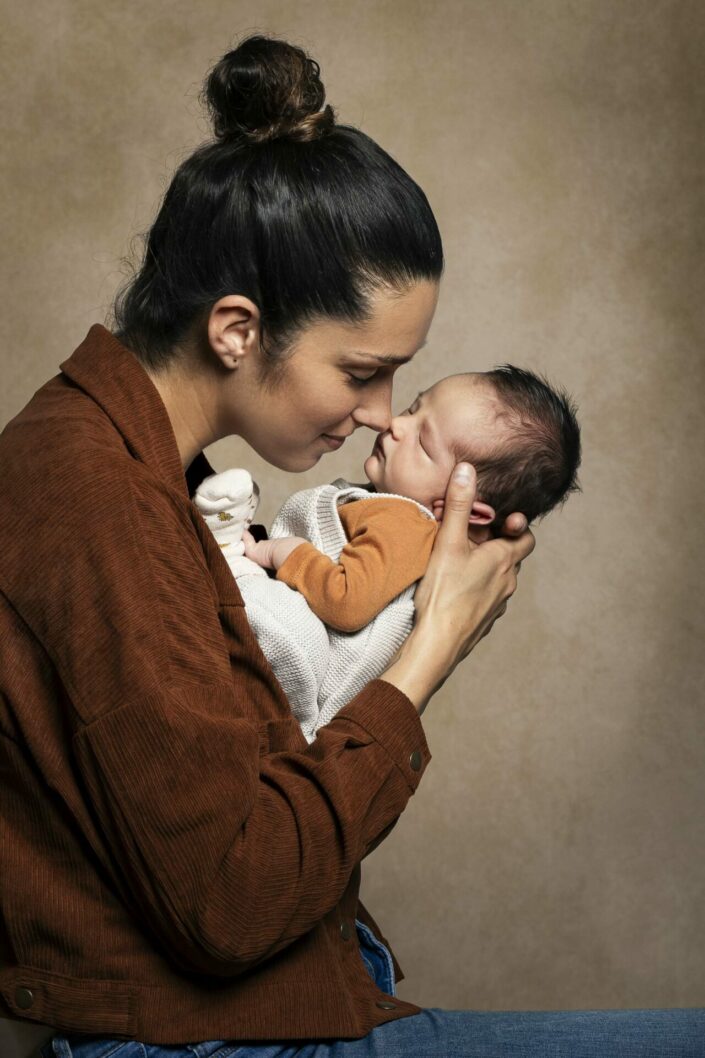 Photographe maternité naissance et allaitement bébé - Haute-Savoie - Annecy - Minzier - Genève - photos en studio à Minzier près de Frangy - Val des usses - Viry - Valleiry - Lac Léman - Thonon les bains - Evian les bains - Photographe de Haute-Savoie, Annecy